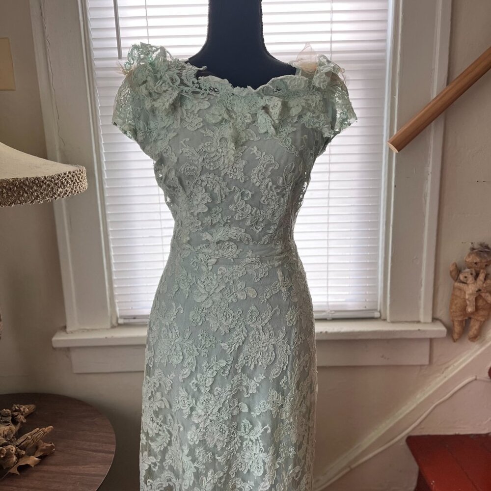 celadon seafoam green bias slight a-line guiper lace dress ~flattering!